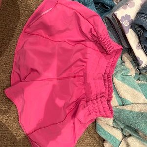 Lululemon sonic pink hotty hot high rise 4’ inch shorts